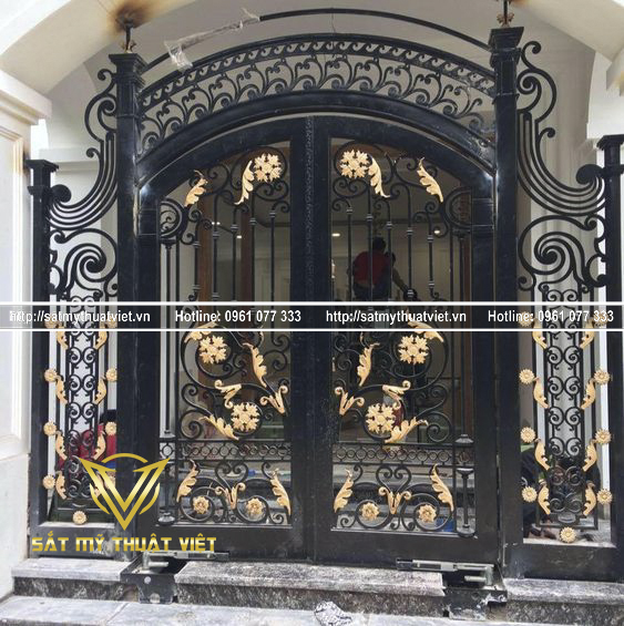 Mẫu cửa cổng sắt nghệ thuật STV - C017