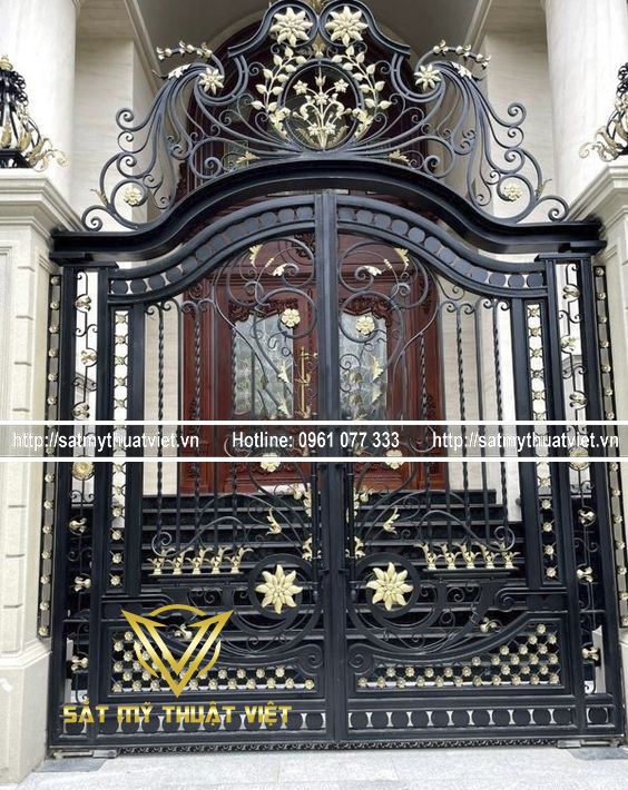 Mẫu cổng sắt nghệ thuật đẹp sang trọng cho biệt thự